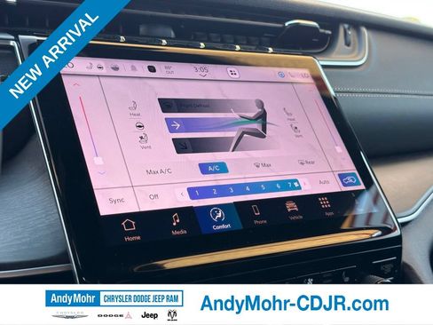 Used 2025 Jeep Grand Cherokee Limited w/ Luxury Tech Group II AWD/4WD image 33