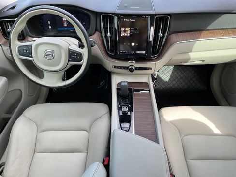 Used 2022 Volvo XC60 B5 Momentum w/ Advanced Package AWD/4WD image 12