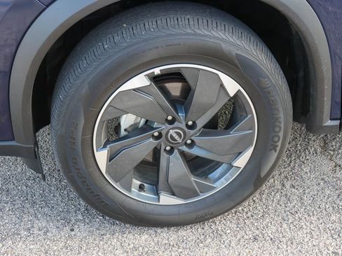 Used 2025 Nissan Rogue SV AWD/4WD image 29