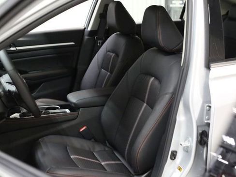 New 2025 Nissan Altima 2.5 SR image 9
