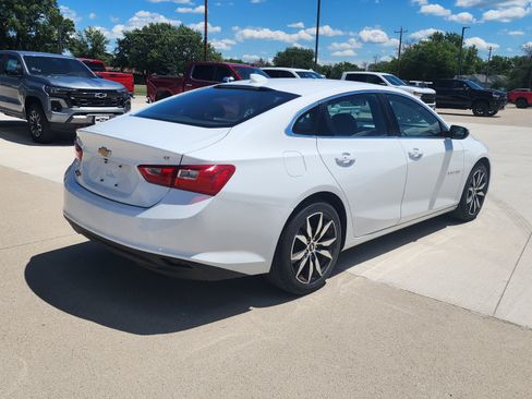 Used 2016 Chevrolet Malibu LT w/ Leather Package FWD image 5