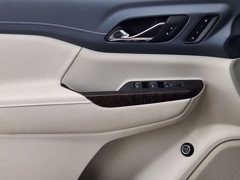 Used 2022 GMC Acadia Denali FWD image 23