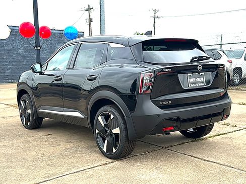 New 2026 Nissan Kicks SR w/ SR Premium Package FWD image 6