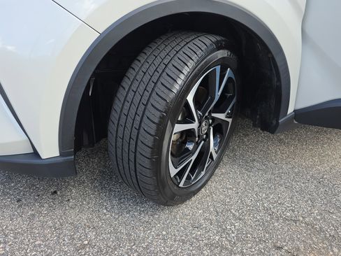 Used 2020 Toyota C-HR XLE image 31