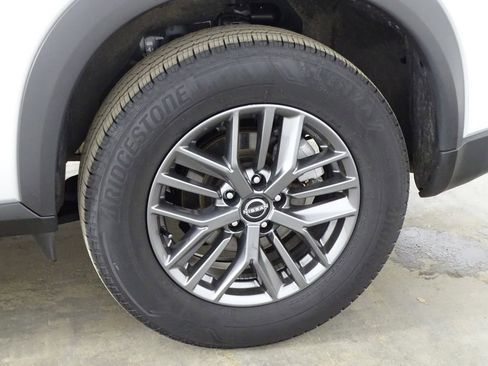 Used 2024 Nissan Rogue S image 39