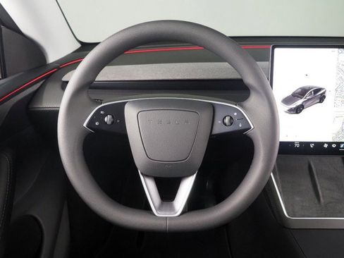 Used 2026 Tesla Model Y 2WD image 19