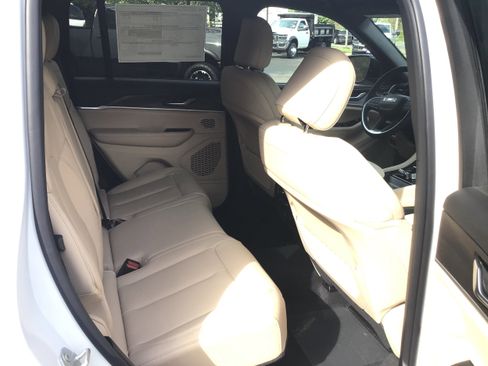 New 2026 Jeep Grand Cherokee Limited AWD/4WD image 8