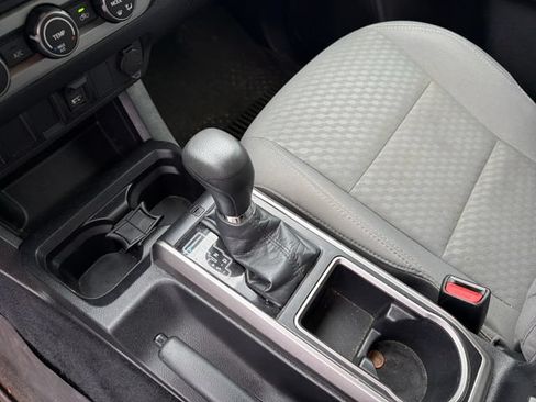 Used 2021 Toyota Tacoma SR5 w/ SR5 Appearance Package (SM) AWD/4WD image 24