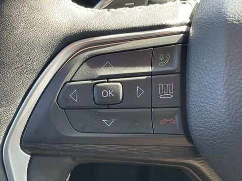 Used 2025 Jeep Grand Cherokee Altitude AWD/4WD image 10