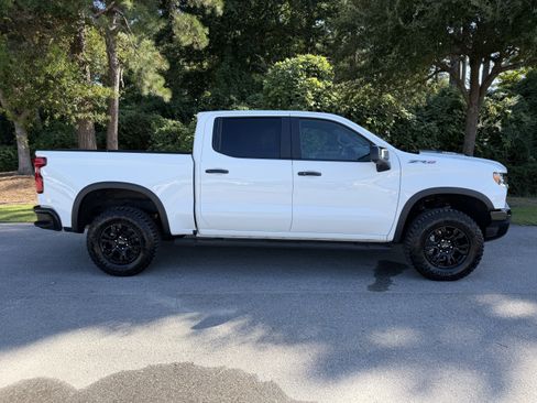Used 2024 Chevrolet Silverado 1500 ZR2 w/ Technology Package AWD/4WD image 2