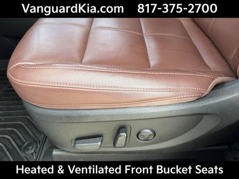 Certified 2024 Kia Telluride EX w/ EX Captain's Chair Package FWD image 16