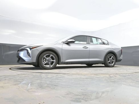 Used 2025 Kia K4 FWD image 32