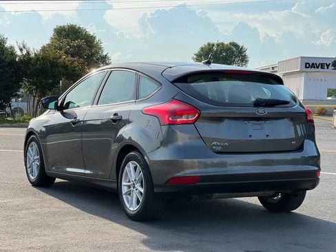 Used 2018 Ford Focus SE FWD image 3