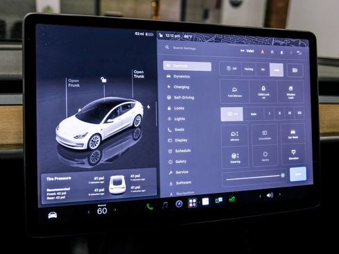 Used 2022 Tesla Model 3 Long Range AWD/4WD image 32