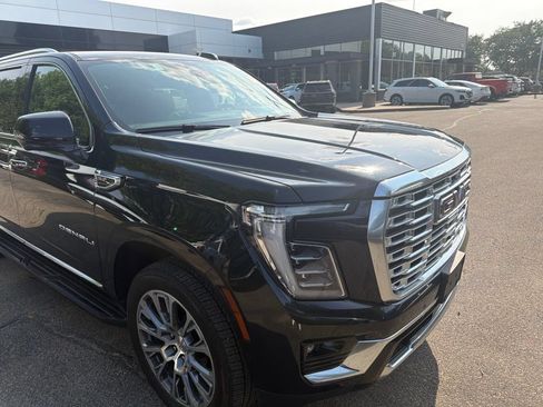 Used 2025 GMC Yukon XL Denali AWD/4WD image 9