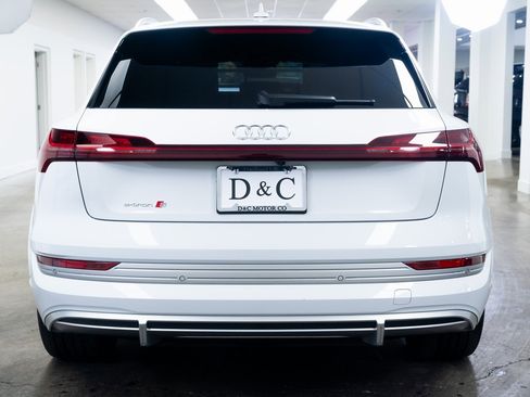 Used 2023 Audi e-tron S Premium Plus image 5