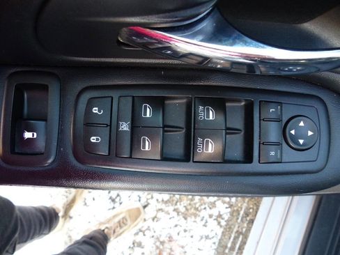 Used 2016 Dodge Grand Caravan SXT image 20