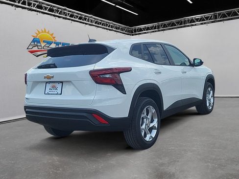New 2026 Chevrolet Trax LS w/ LS Convenience Package FWD image 5