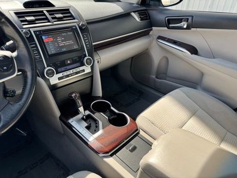 Used 2012 Toyota Camry XLE w/ Convenience Pkg image 16
