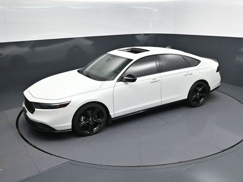 Used 2024 Honda Accord Sport image 31