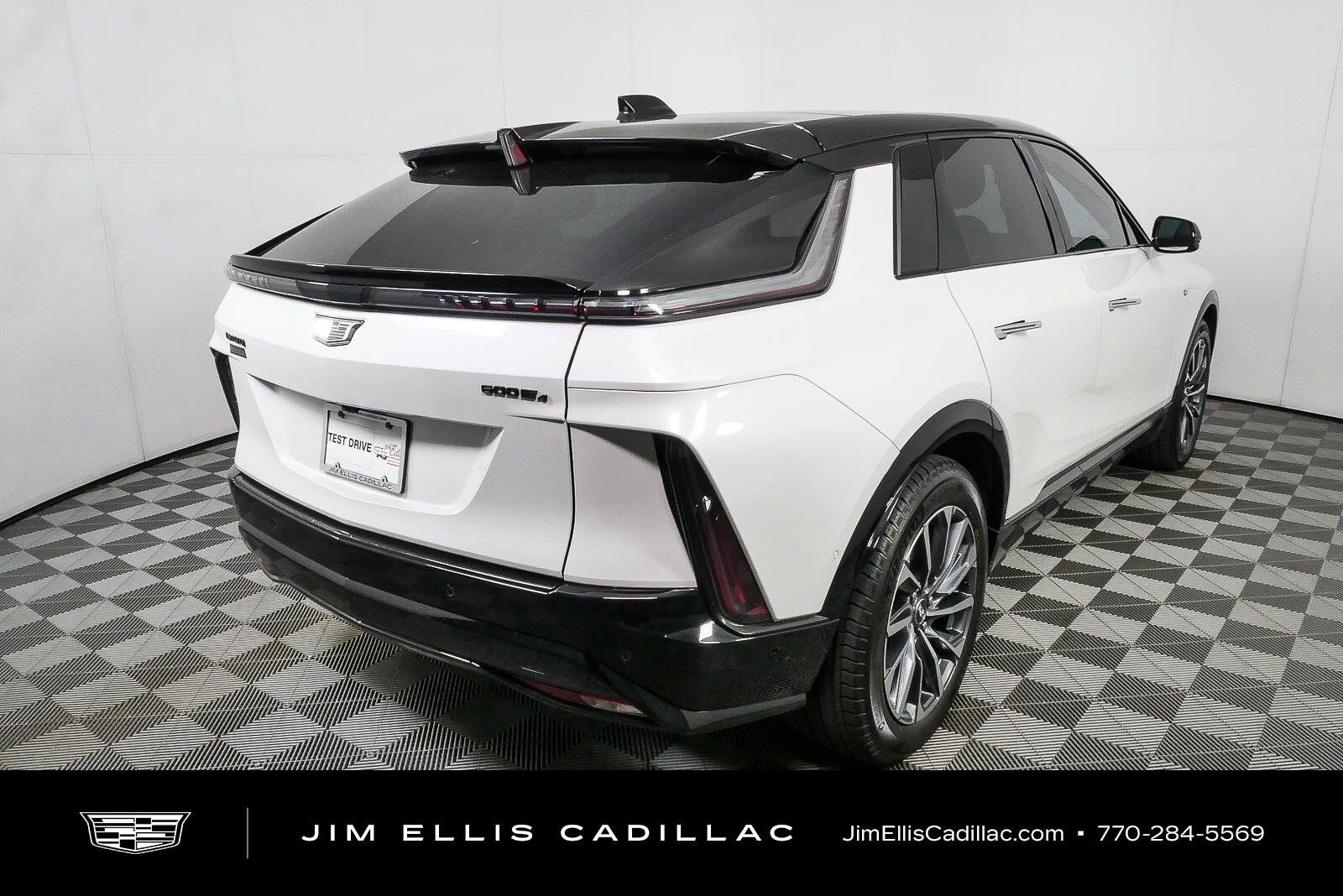 Used 2024 Cadillac Lyriq Luxury AWD/4WD image 3