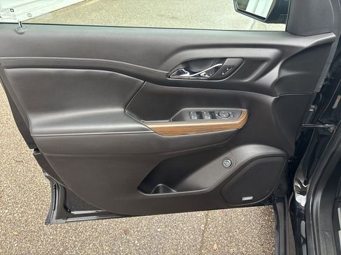 Certified 2023 GMC Acadia SLE w/ Driver Convenience Package image 20