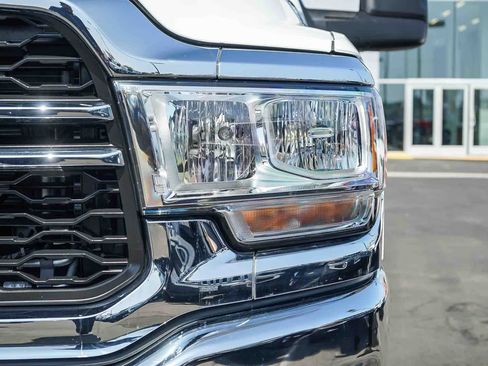 Used 2024 RAM 3500 Tradesman w/ Chrome Appearance Group AWD/4WD image 6