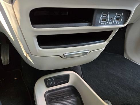 Used 2023 Chrysler Pacifica Touring-L FWD image 24