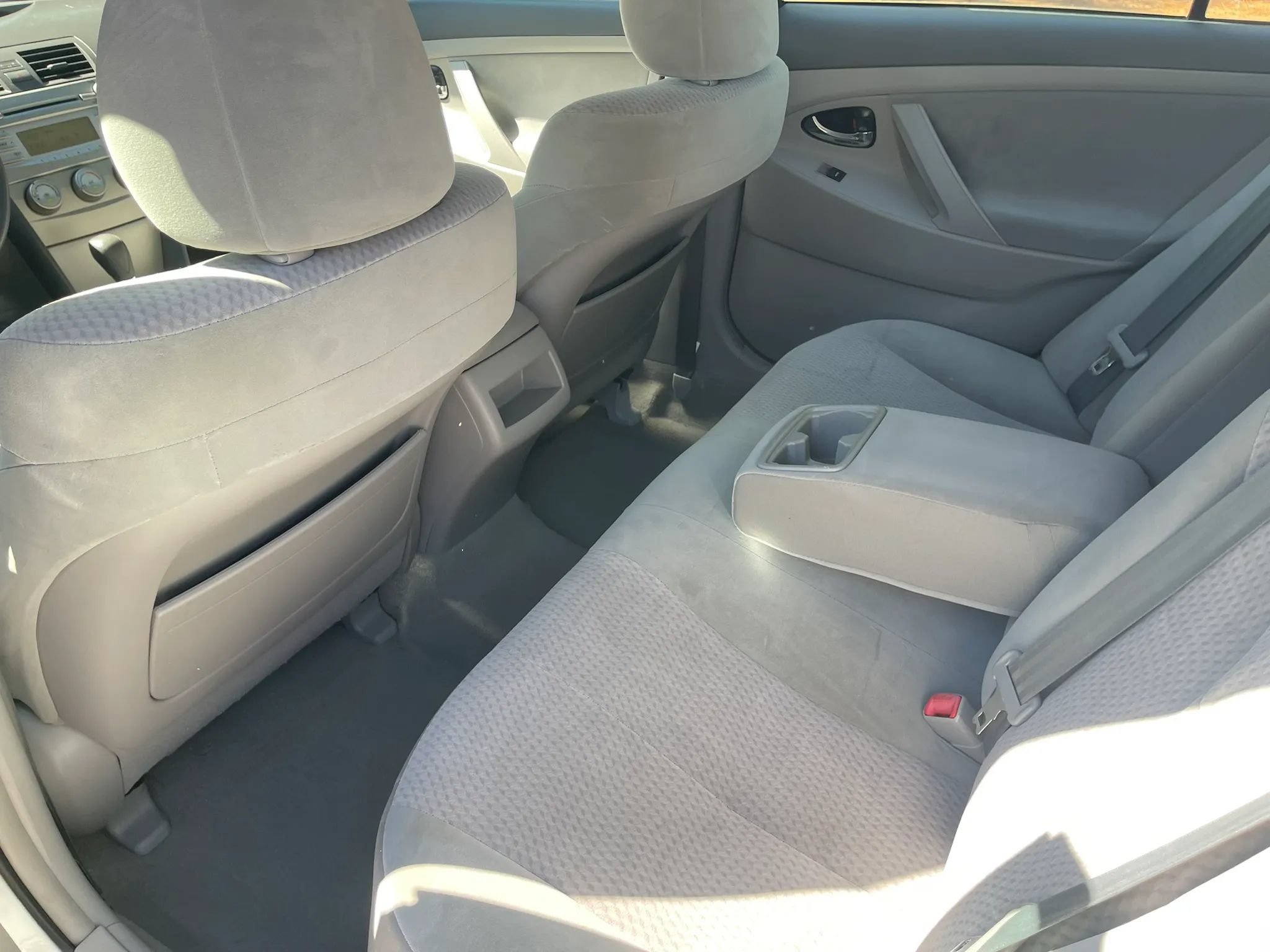 Used 2010 Toyota Camry LE FWD image 12