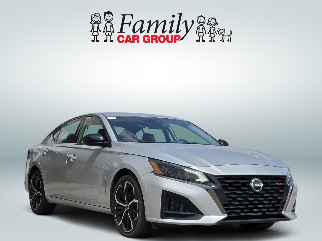 Used 2024 Nissan Altima 2.5 SR FWD image 2