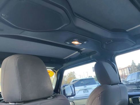 Used 2018 Jeep Wrangler Unlimited Sport image 15