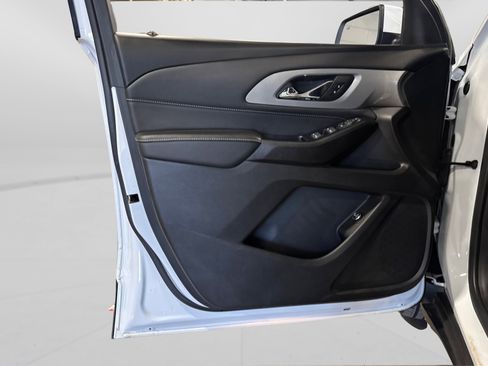 Used 2023 Chevrolet Traverse LT image 15