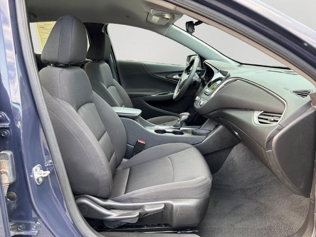 Used 2025 Chevrolet Malibu LT FWD image 12