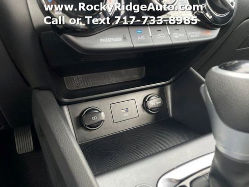 Used 2023 Hyundai Kona SE image 24