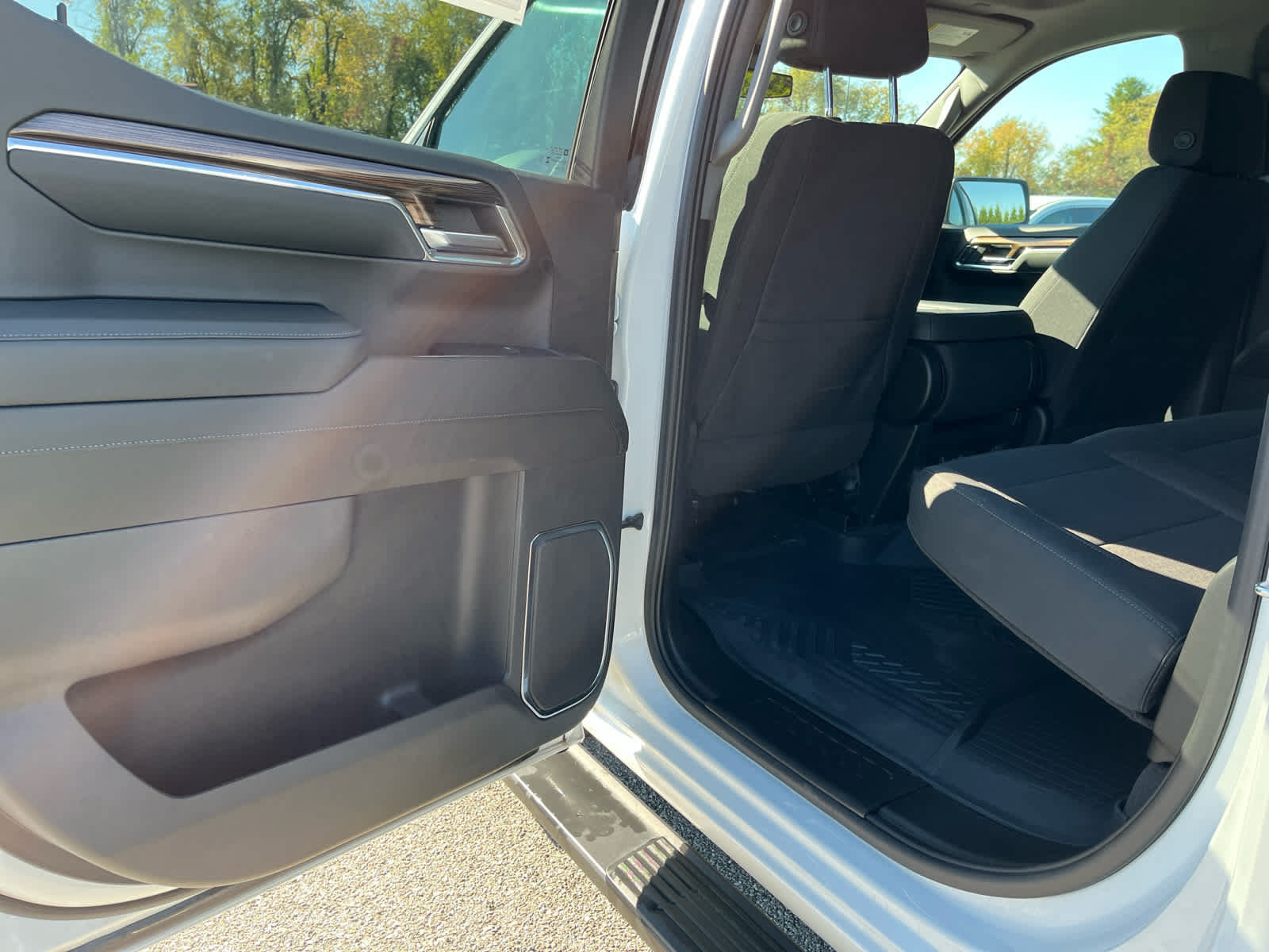 Used 2024 Chevrolet Silverado 1500 LT Trail Boss w/ LPO, Dark Essentials Package AWD/4WD image 17
