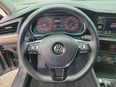 Used 2019 Volkswagen Jetta SE w/ Cold Weather Package FWD image 23