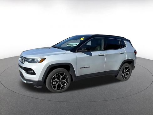 Used 2025 Jeep Compass Limited image 8