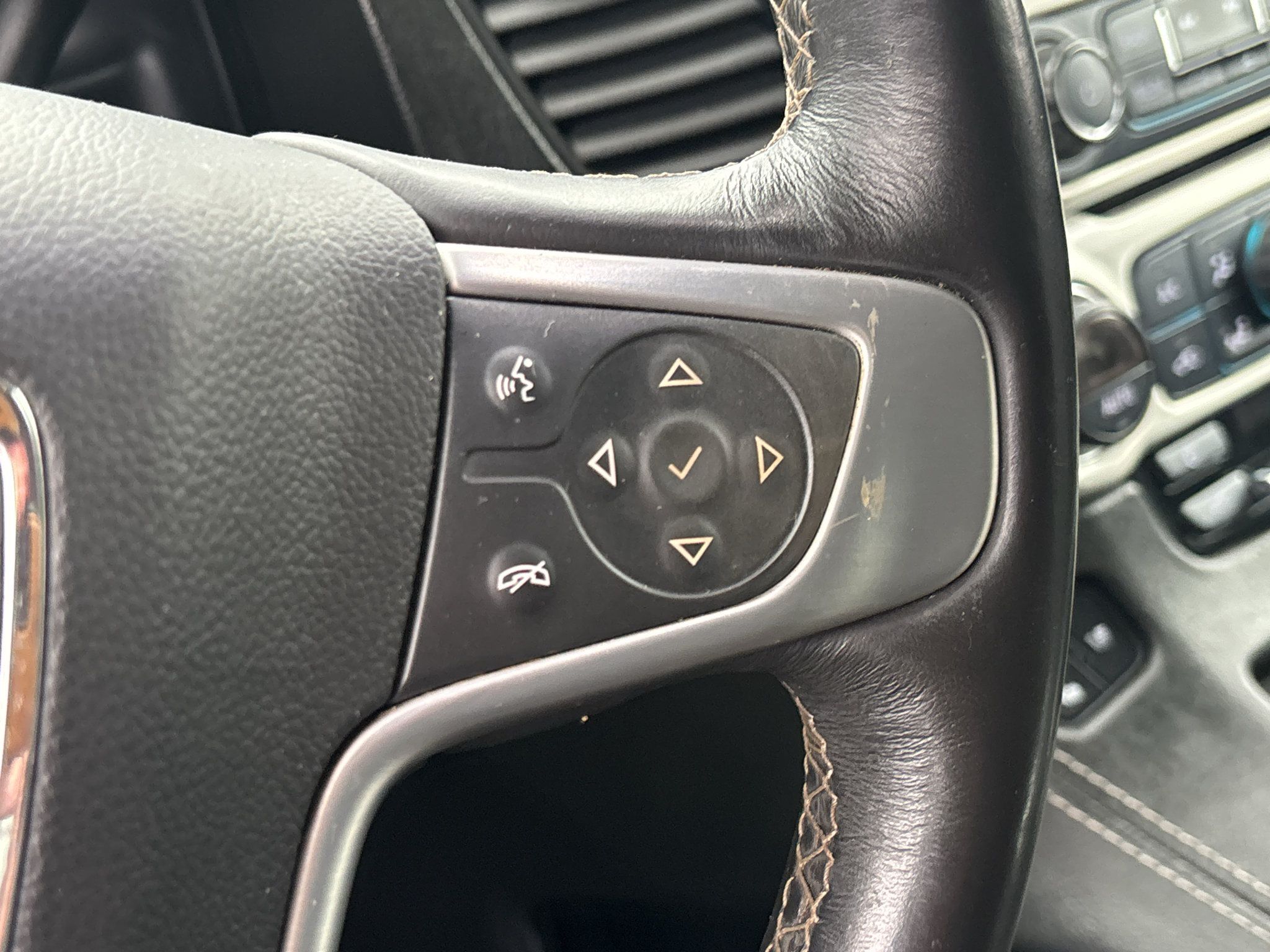 Used 2017 GMC Yukon SLT AWD/4WD image 8