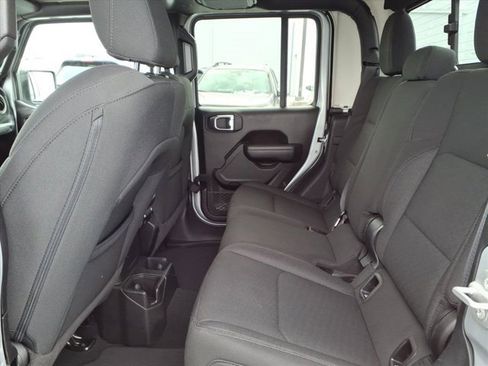 Used 2023 Jeep Gladiator Sport image 25