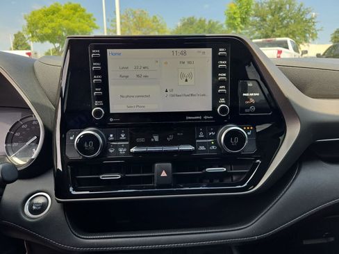 Used 2020 Toyota Highlander XLE AWD/4WD image 27