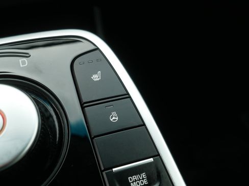 Certified 2021 Kia Niro EX w/ Cold Weather Package FWD image 32