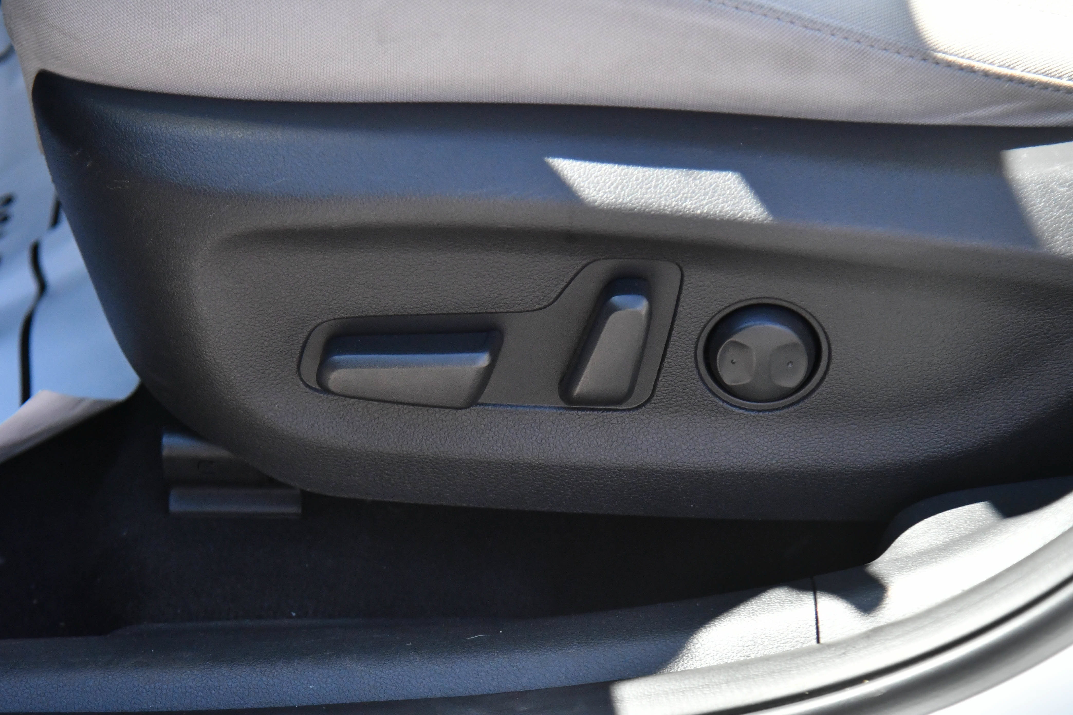 Used 2023 Hyundai Kona SEL w/ Cargo Package FWD image 16