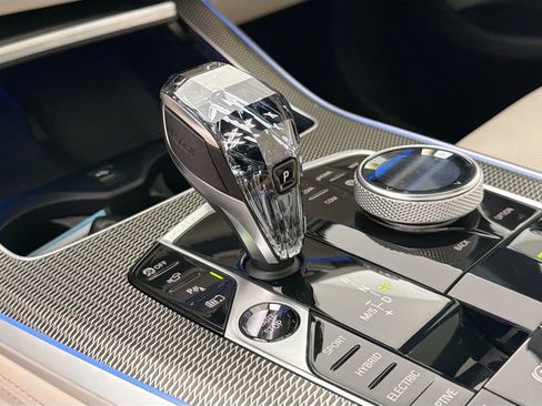 Used 2022 BMW X5 xDrive45e w/ M Sport Package image 17