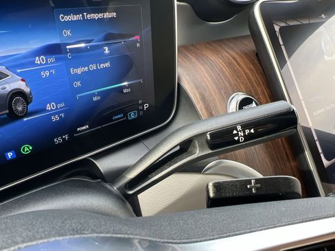 Used 2024 Mercedes-Benz GLC 300 4MATIC image 22