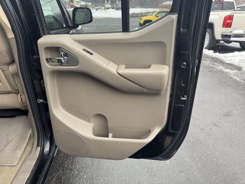 Used 2009 Nissan Frontier SE w/ SE Value Truck Pkg image 20