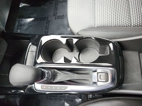 Certified 2025 Chevrolet Trax LT w/ LT Convenience Package image 25