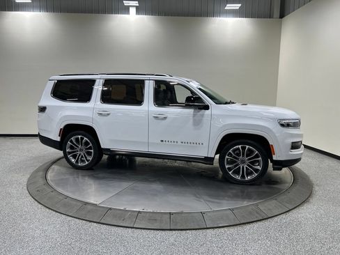 Used 2023 Jeep Grand Wagoneer Series III AWD/4WD image 6