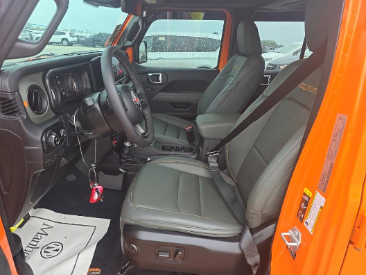 Used 2025 Jeep Gladiator Mojave AWD/4WD image 5