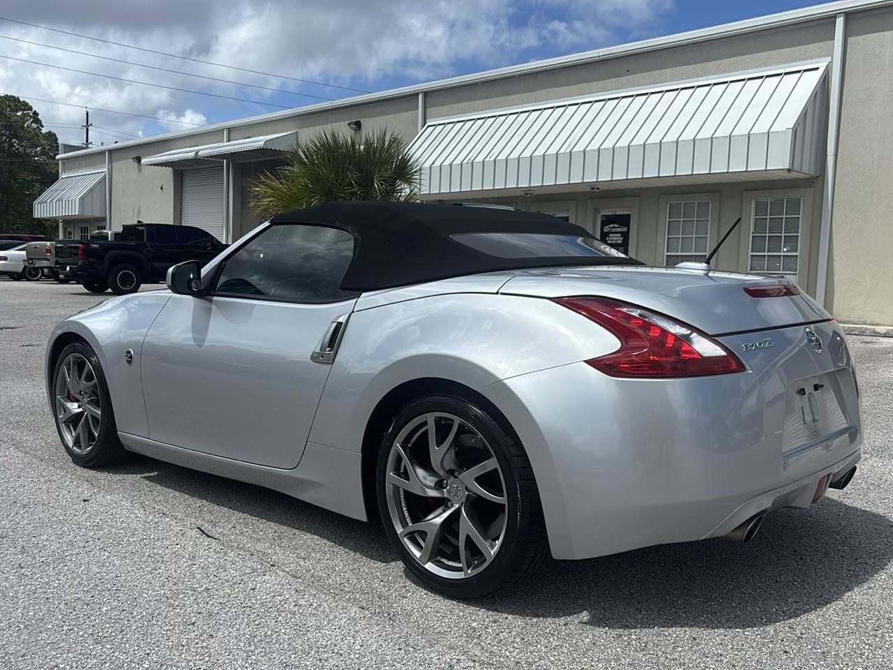 Used 2013 Nissan 370Z Touring w/ Sport Pkg RWD image 8