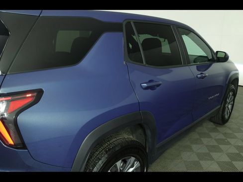 Used 2025 Chevrolet Equinox LT FWD image 17